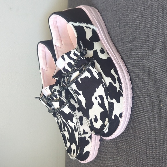 Hey Dude Wendy Funk Cow - Picture 2 of 7